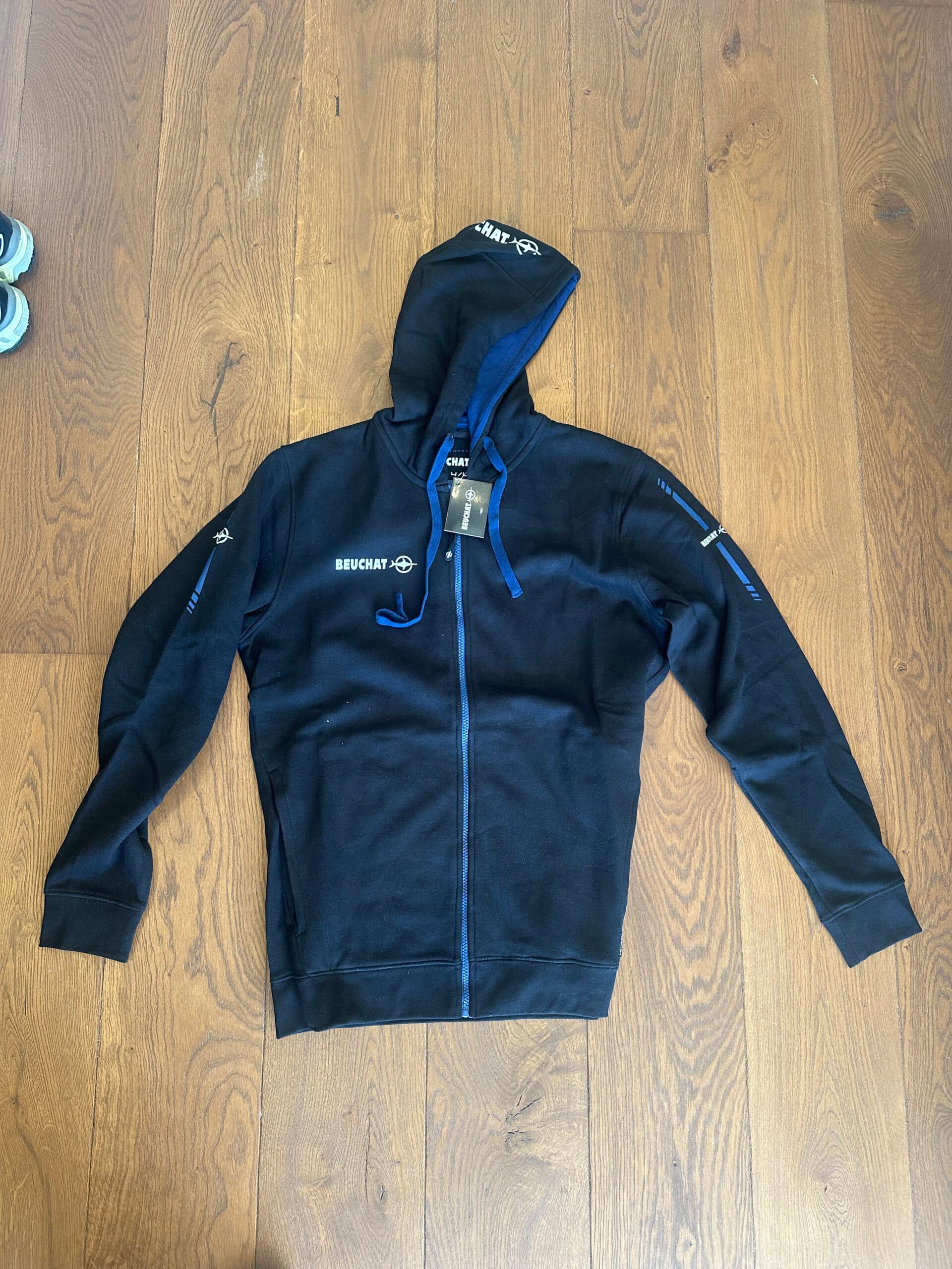Photo principale de l'annonce: Sweat Beuchat Capuche zippé Taille L