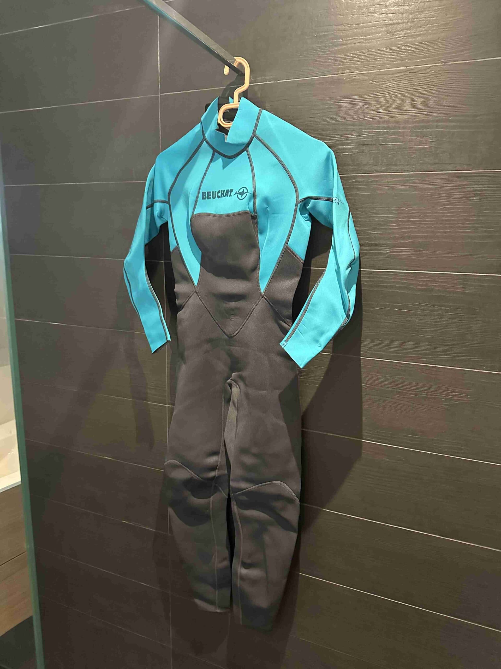 Photo principale de l'annonce: combinaison femme beuchat 2mm Taille M